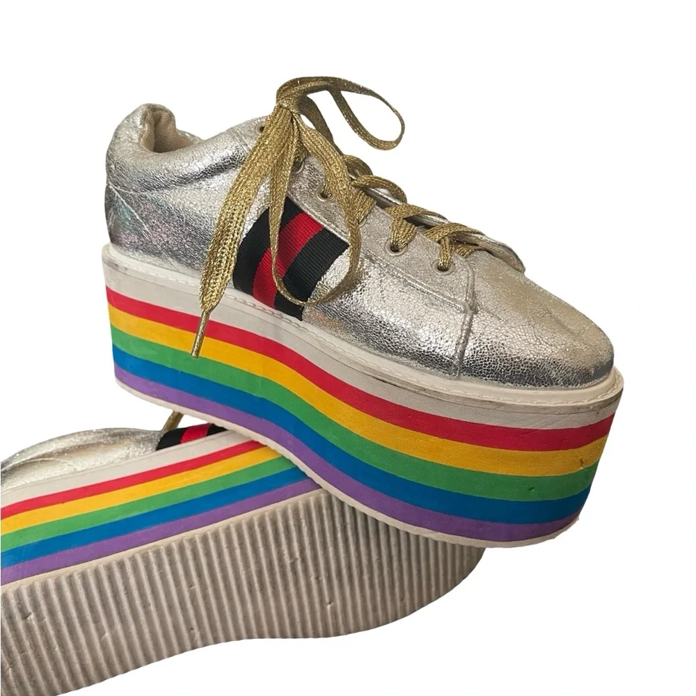 CAPE ROBBIN WOMEN'S MOMO-1 PLATFORM SNEAKER Metallic Silver Rainbow Platform 6 M